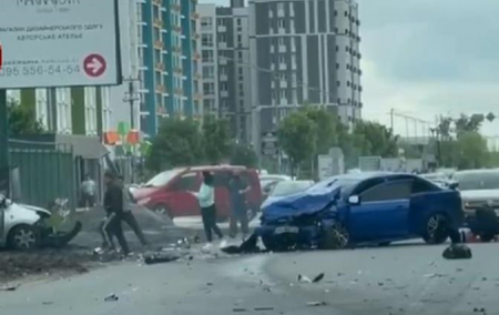 В Киеве в серьезное ДТП попали четыре авто - «ДТП»