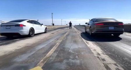 Tesla Model S Plaid против Lucid Air Видеос эпичным драг-рейсингом самых мощных серийных электрокаров - «Новостной Автоблогер»